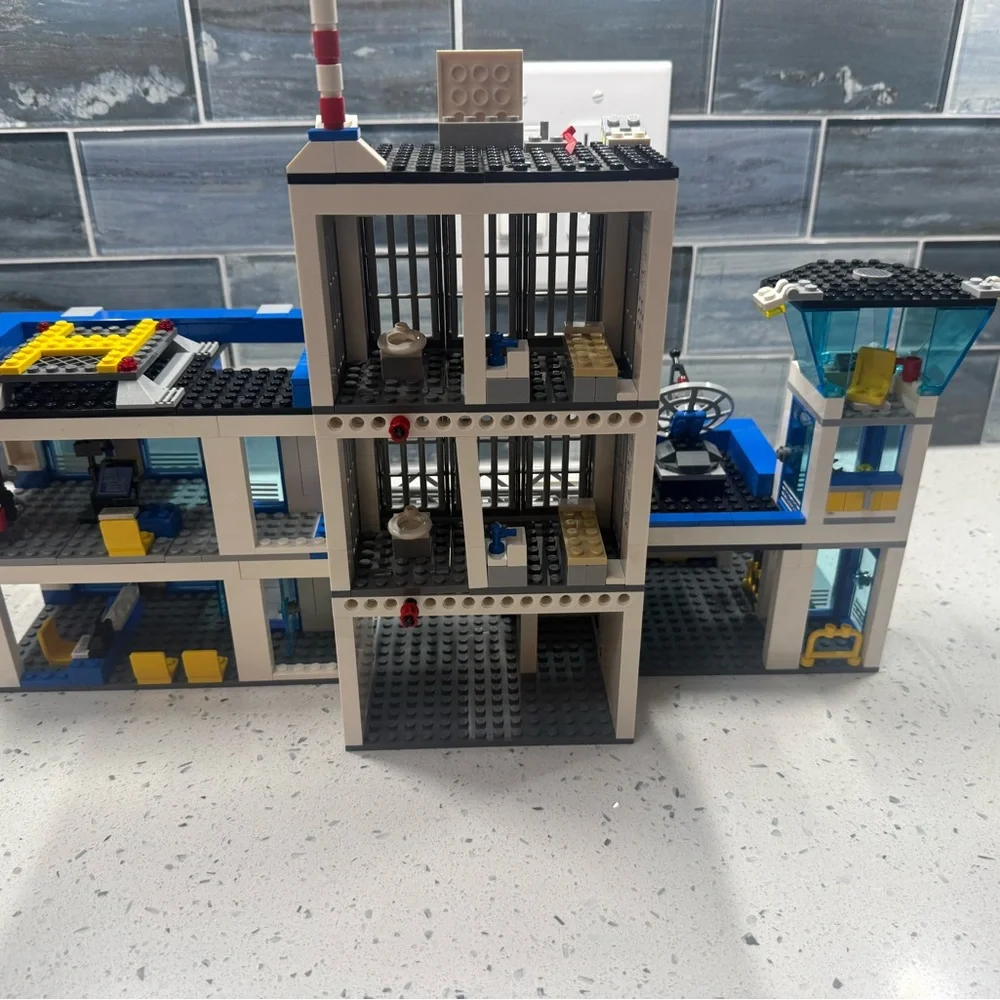 60047 LEGO City Police Station - Picture 10 of 16